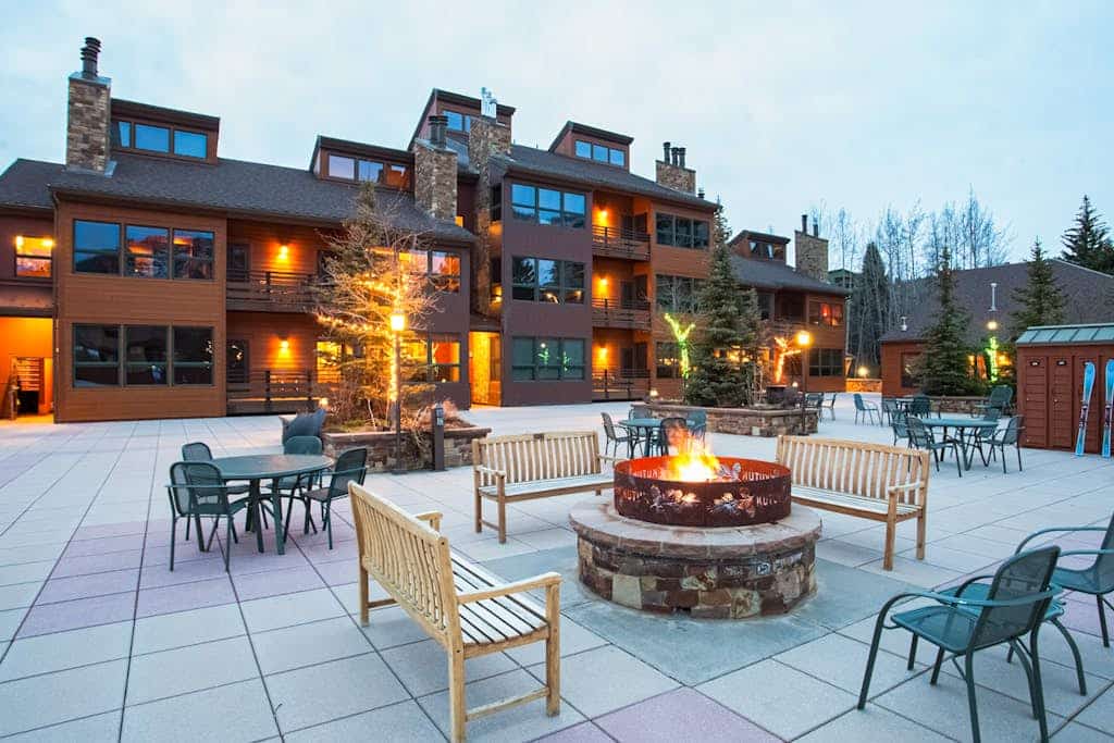 Wonderfully remodeled condo w/ a mountain view, shared sundeck, & hot tubs
