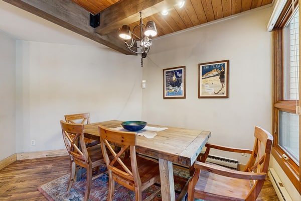 Clean Steamboat suite with washer/dryer, pool & hot tubs - near ski base