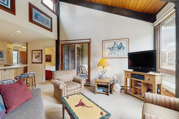 Steamboat ski lodge one block from gondola with pool & hot tubs