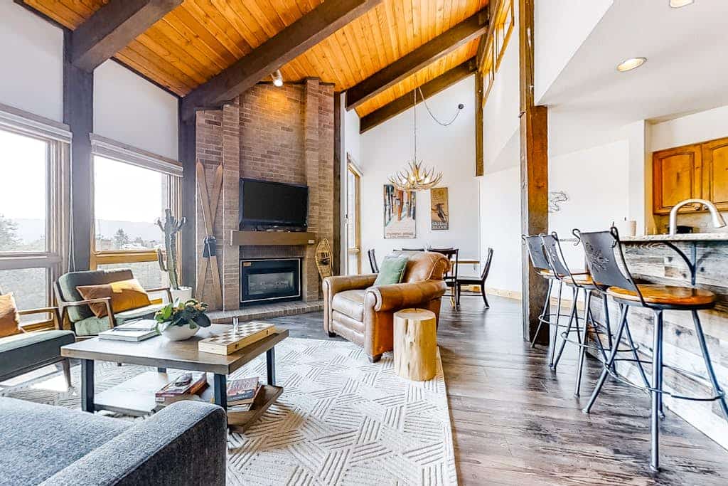 Stylish Steamboat chalet near lifts with hot tubs, pool, shuttle & washer/dryer