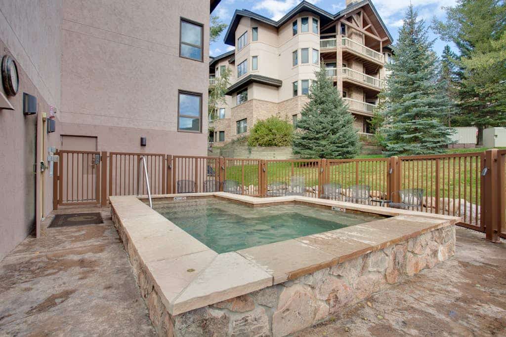Remodeled, Ski-In/Ski-Out Studio w/ Fireplace & Shared Hot Tub - Near Hiking