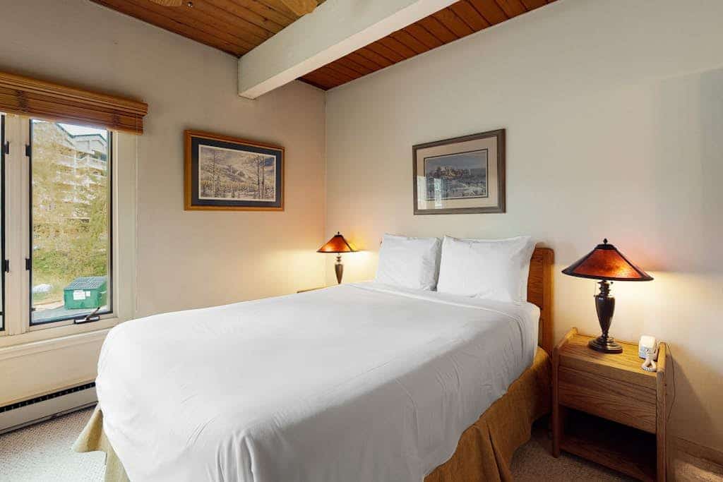 Ski-In/Ski-Out Condo by the Gondola w/ Balcony, Fireplace & Shared Hot Tub