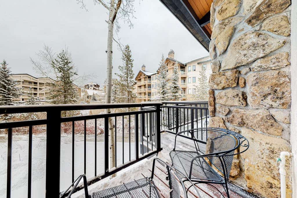 Top-Floor, Ski-In/Ski-Out Condo w/ Loft, Fireplace, Balcony & Shared Hot Tub