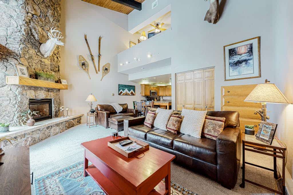Top-Floor, Ski-In/Ski-Out Condo w/ Loft, Fireplace, Balcony & Shared Hot Tub