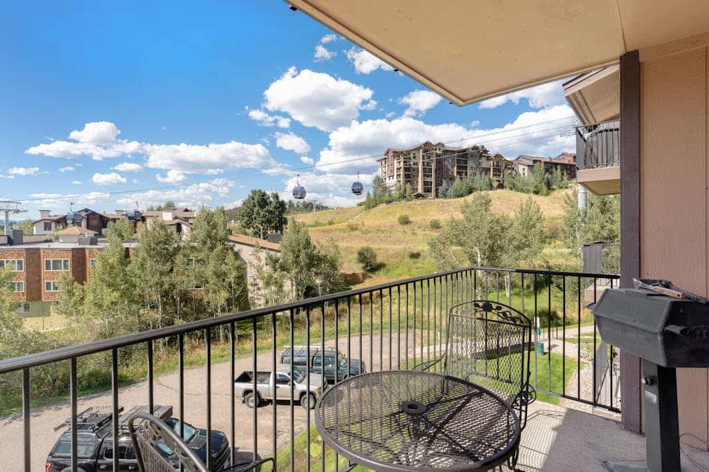Quaint, ski-in/ski-out retreat w/ shared hot tub, sauna, and fenced-in backyard