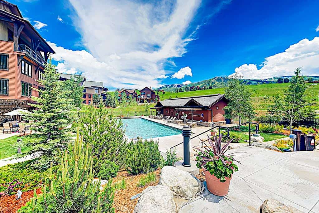 Mtn-view condo with gondola, fireplace, hot tubs, pool, game room, gym, balcony