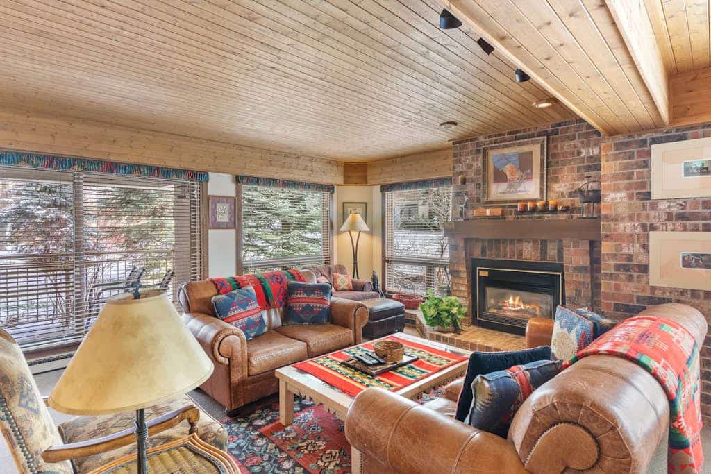 Ground-Floor Condo Right at the Base Area with Patio, WiFi - Steps to Ski Lifts