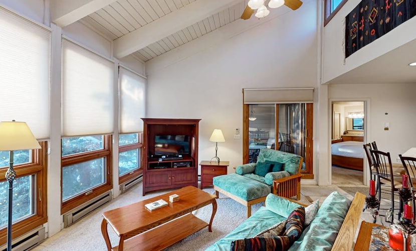 Conveniently located condo with full kitchen, wifi, shared pool & hot tub