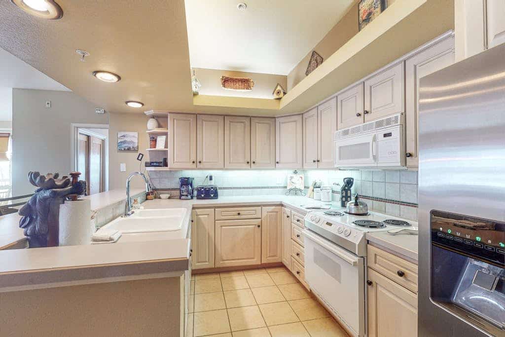 Meadows Windsor 3, Mountain Condo Near the Mountain with Shared Pool and Hot Tub & Private Patio