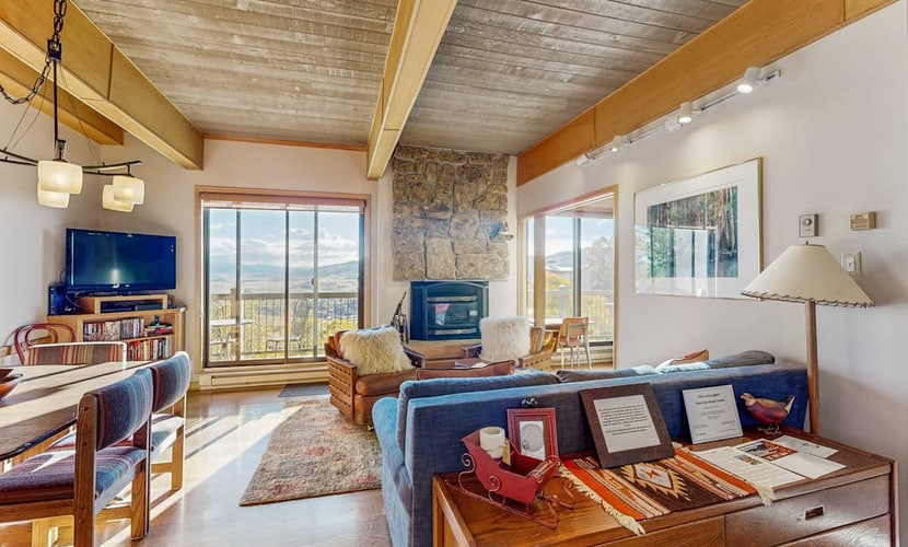 Ski-In/Out Condo w/Mtn Views, Private Balcony, Free WiFi, Shared Pool, Hot Tub
