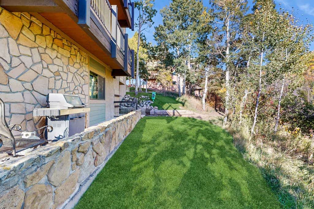 Ski-In/Out Condo w/Mtn Views, Private Balcony, Free WiFi, Shared Pool, Hot Tub