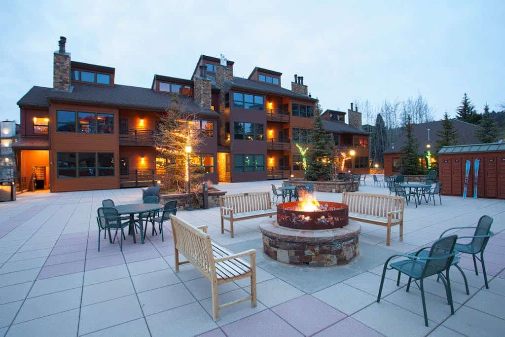 Spacious condo with fast wifi, great views & convenient location