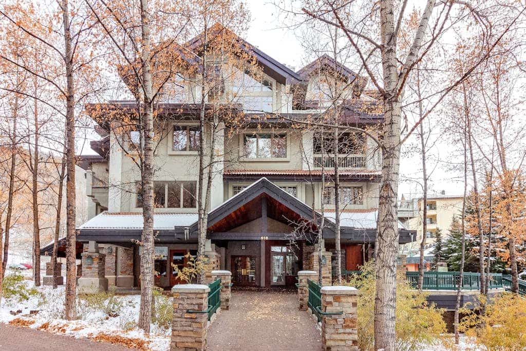 Comfortable & cozy mountain retreat w/beautiful mountain & ski views