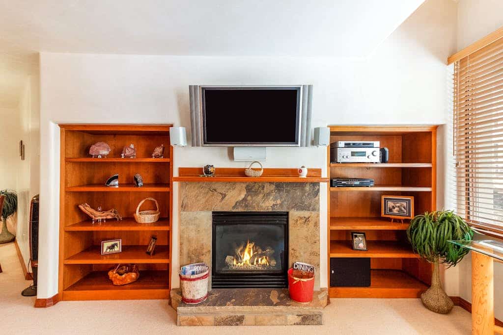 Comfortable & cozy mountain retreat w/beautiful mountain & ski views