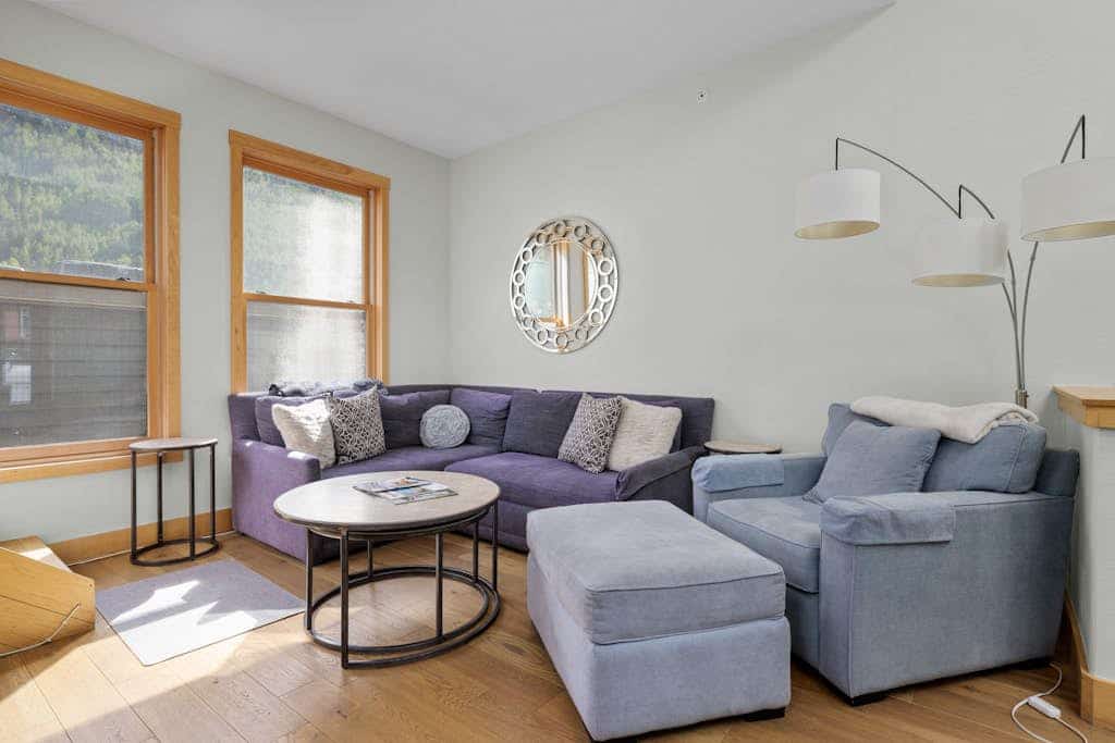 Downtown condo with rooftop deck, mountain views & W/D - walk everywhere