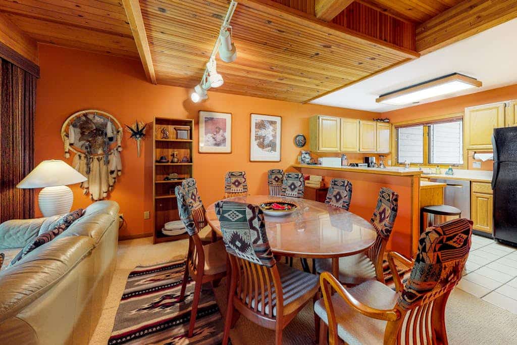 2 BR Condo with hot tub - walk to gondola, Main Street & trails