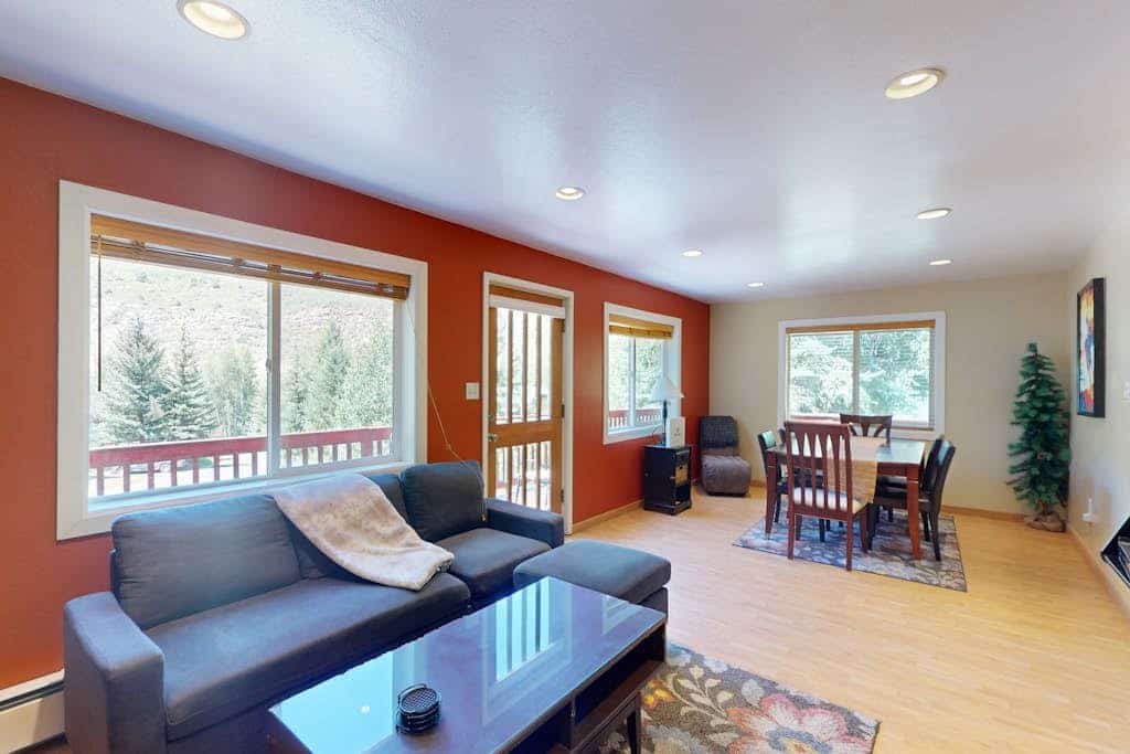 Vail Mountain Condo w/ Hot Tub - 10 Minutes to Vail Ski Resort