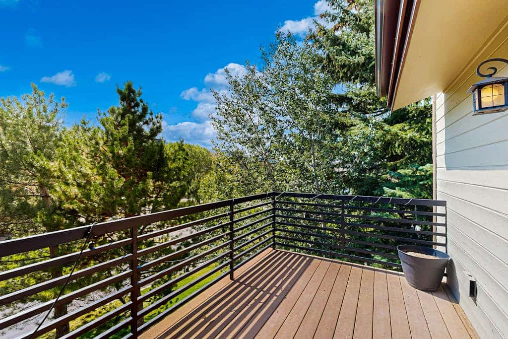 Lakeview Townhome with Mountain-View Balcony | Near Slopes & Lake