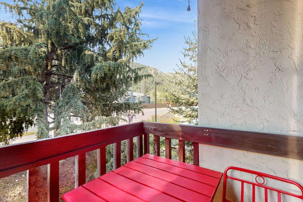Riverfront condo with mountain views - close to conveniences & the slopes