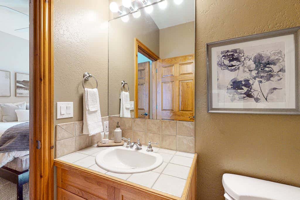 Avon Brookside Escape