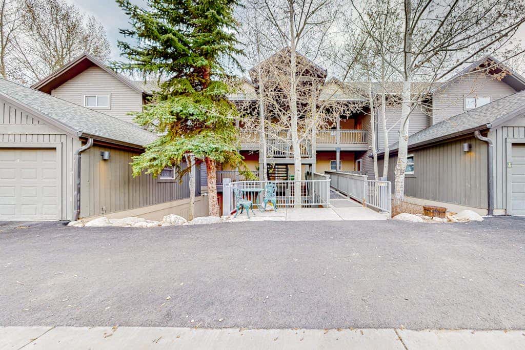 Evergreen Retreat, Unit 101