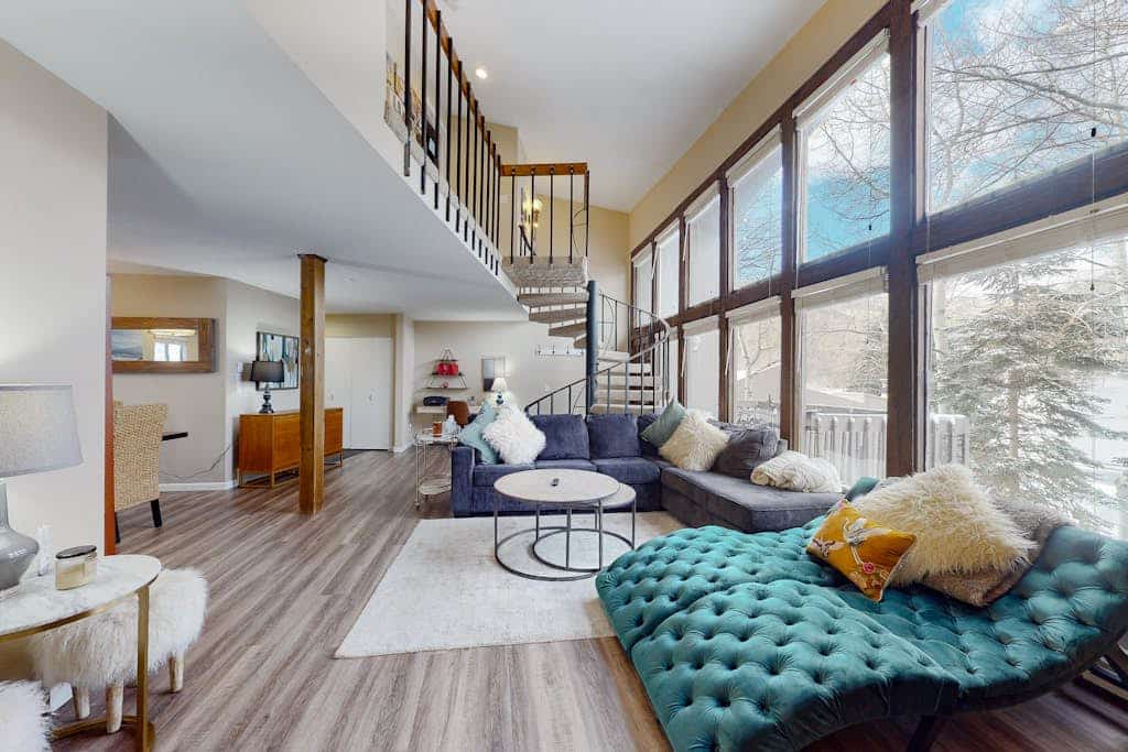 Mountain-view condo with washer/dryer, fireplace, patio & golf nearby