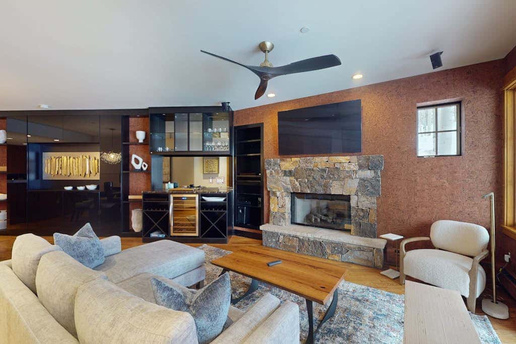 Settler's Lodge 104