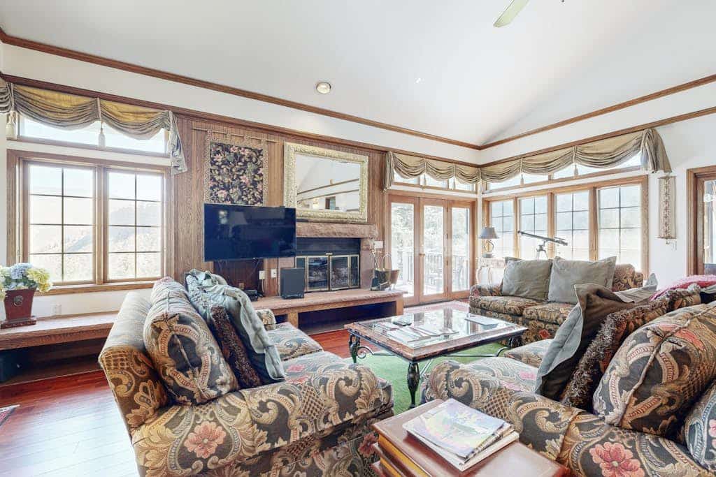 Luxurious Vail Escape with Private Sauna, Hot Tub, Fitness Room & Sweeping Views