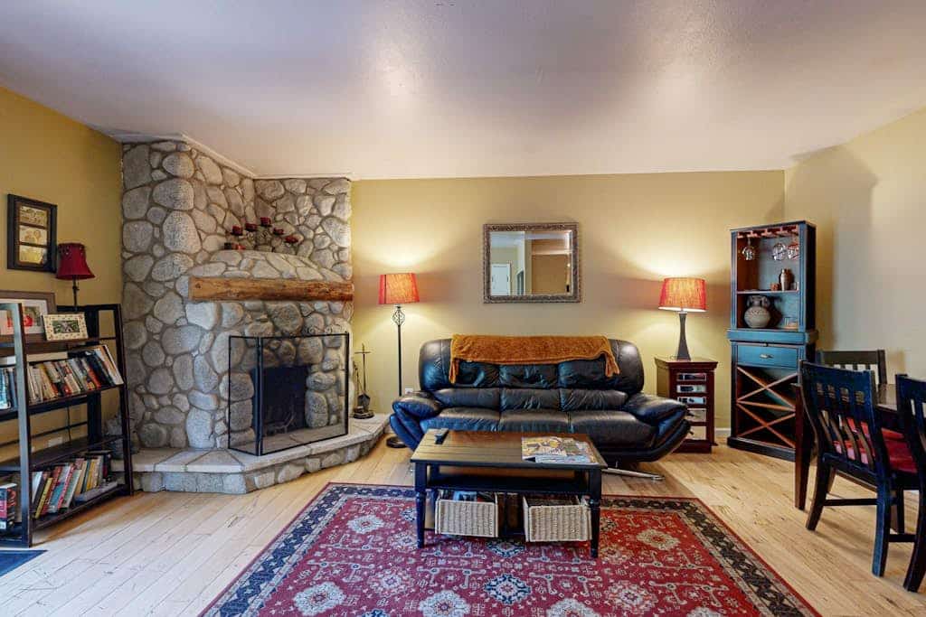 Cozy ski condo with easy access to slopes near hiking and natural beauty