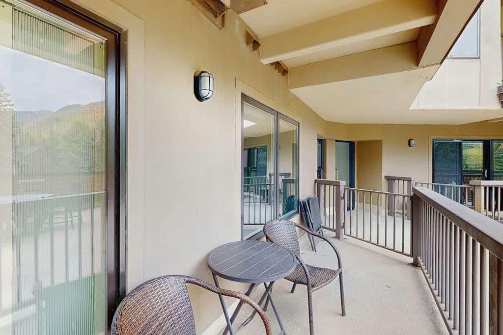 Comfy condo with pool & hot tub - near the lifts & year-round activities