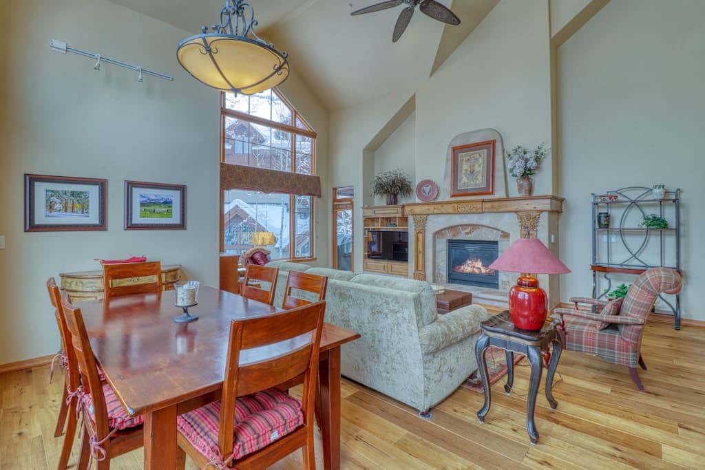 Spruce Tree Lodge #208