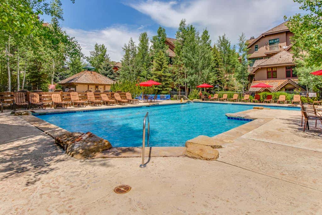 Spruce Tree Lodge #208