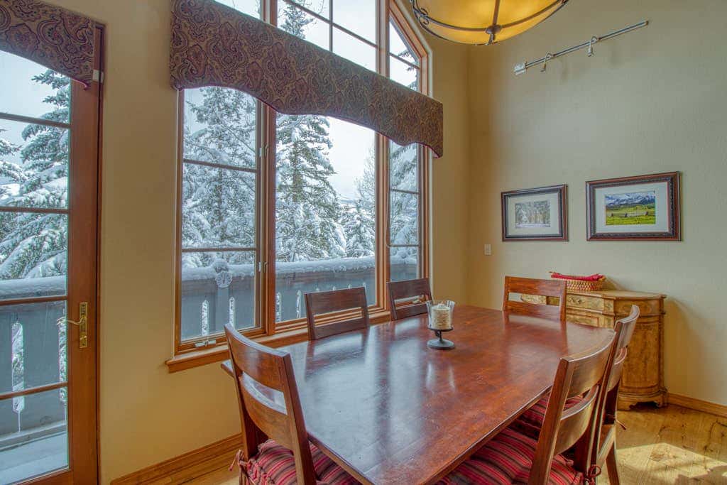 Spruce Tree Lodge #208
