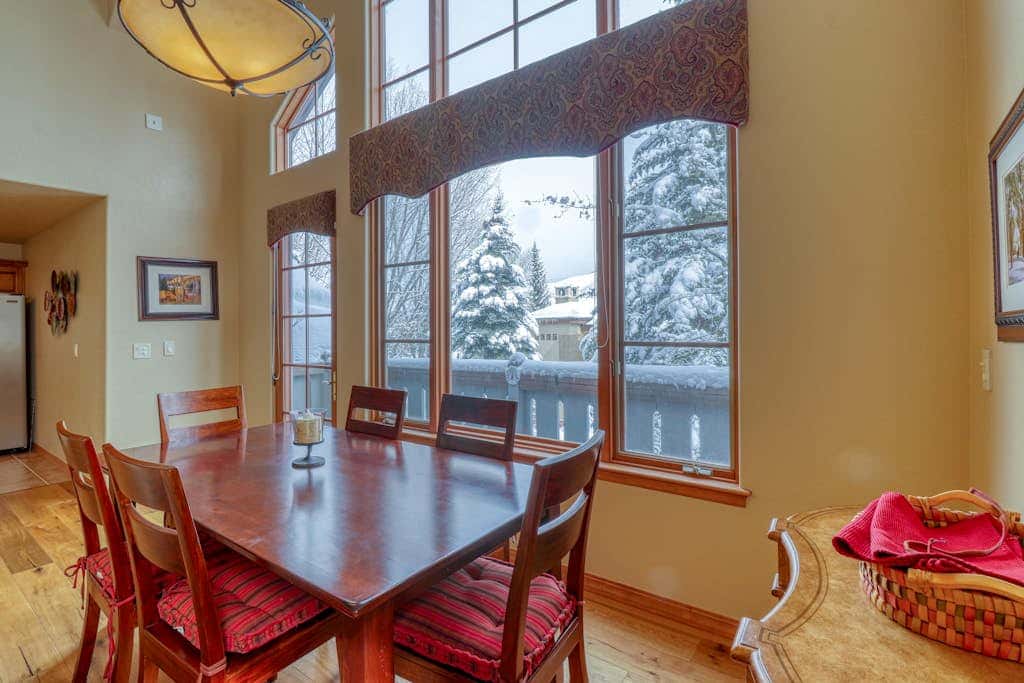 Spruce Tree Lodge #208