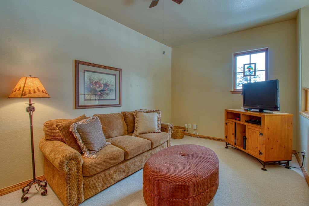 Spruce Tree Lodge #208
