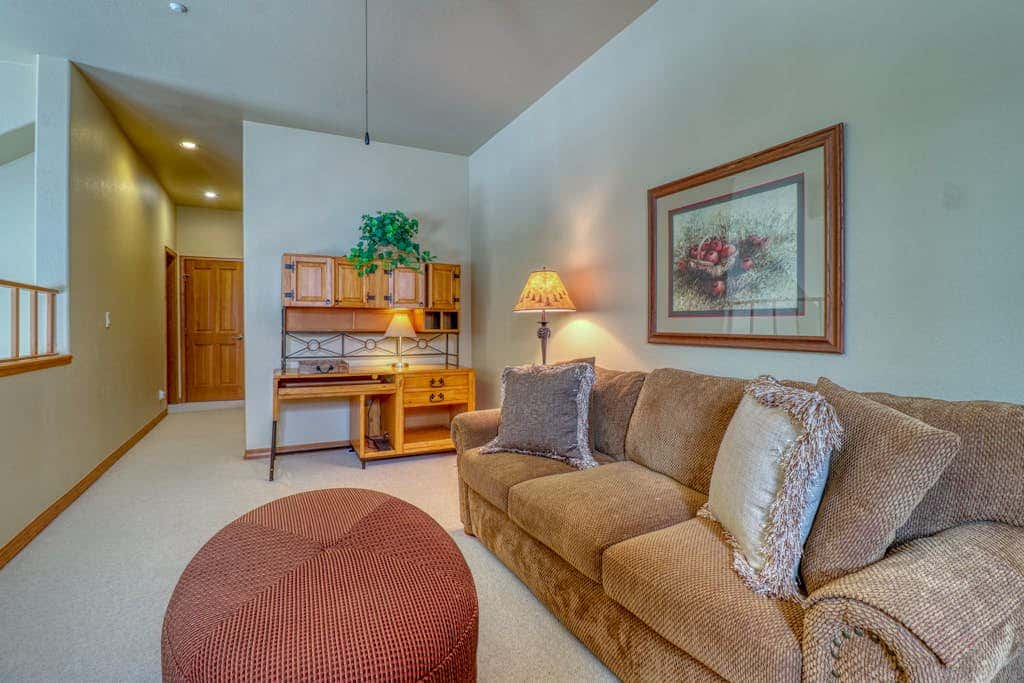 Spruce Tree Lodge #208