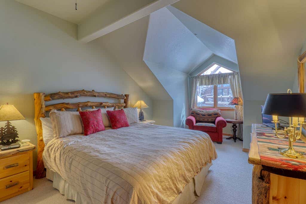 Spruce Tree Lodge #208