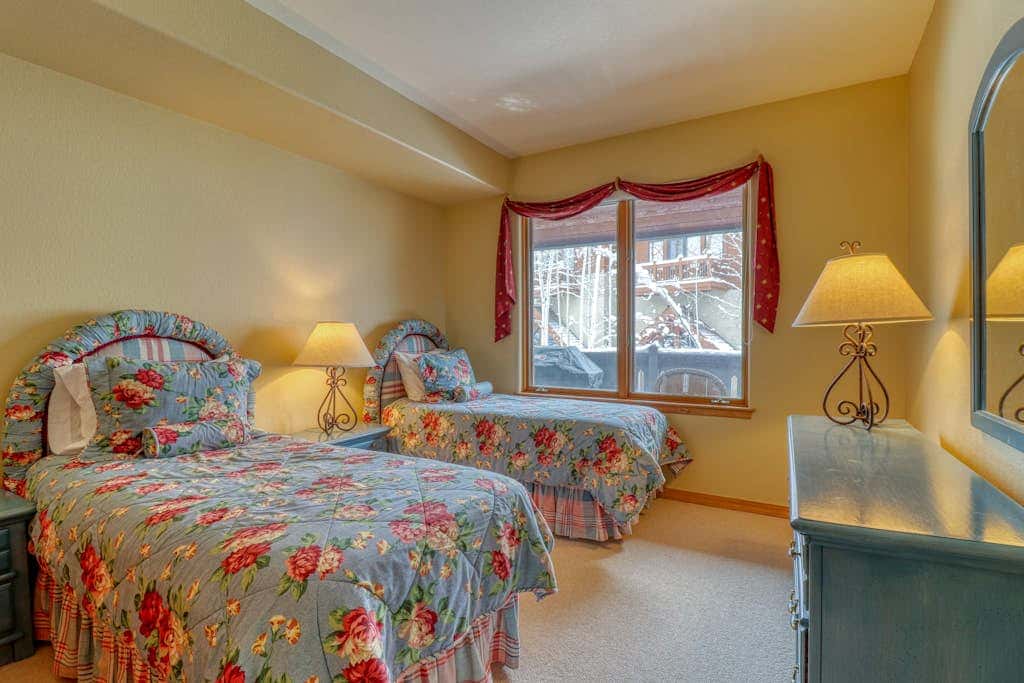 Spruce Tree Lodge #208