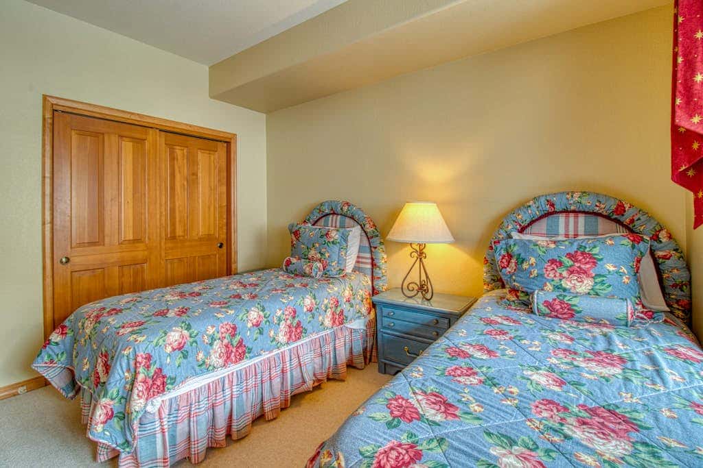Spruce Tree Lodge #208