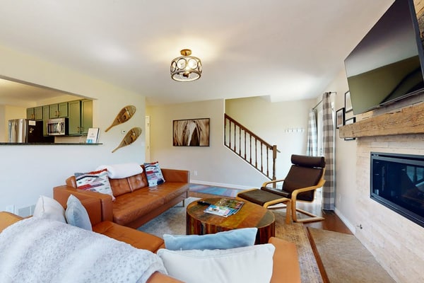 Modern, mountain-view townhome with fireplace & W/D - walk to Riverwalk & park
