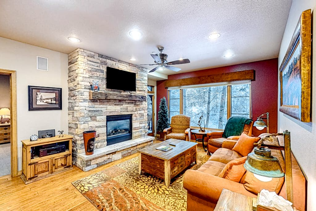 Aspenwood Lodge, Unit 203