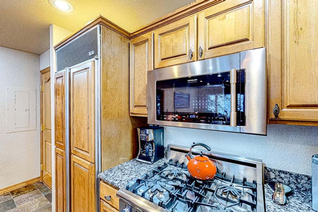 Aspenwood Lodge, Unit 203