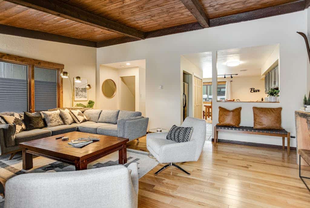Mountain Retreat Townhome on Bus Route with a Private Deck & Covered Parking