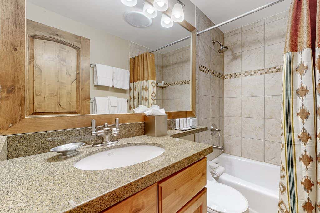 Lion Square Lodge South 258