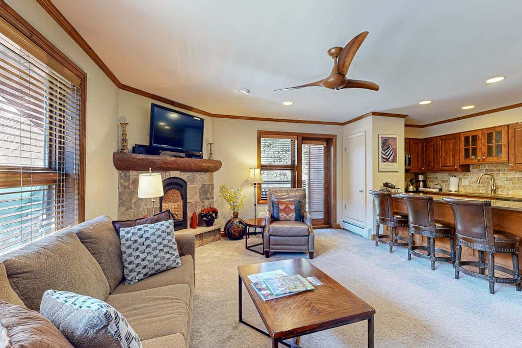 Lion Square Lodge South 374
