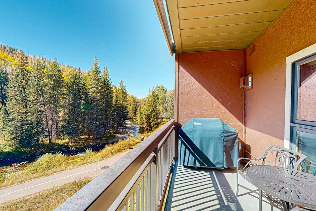 Lion Square Lodge South 374