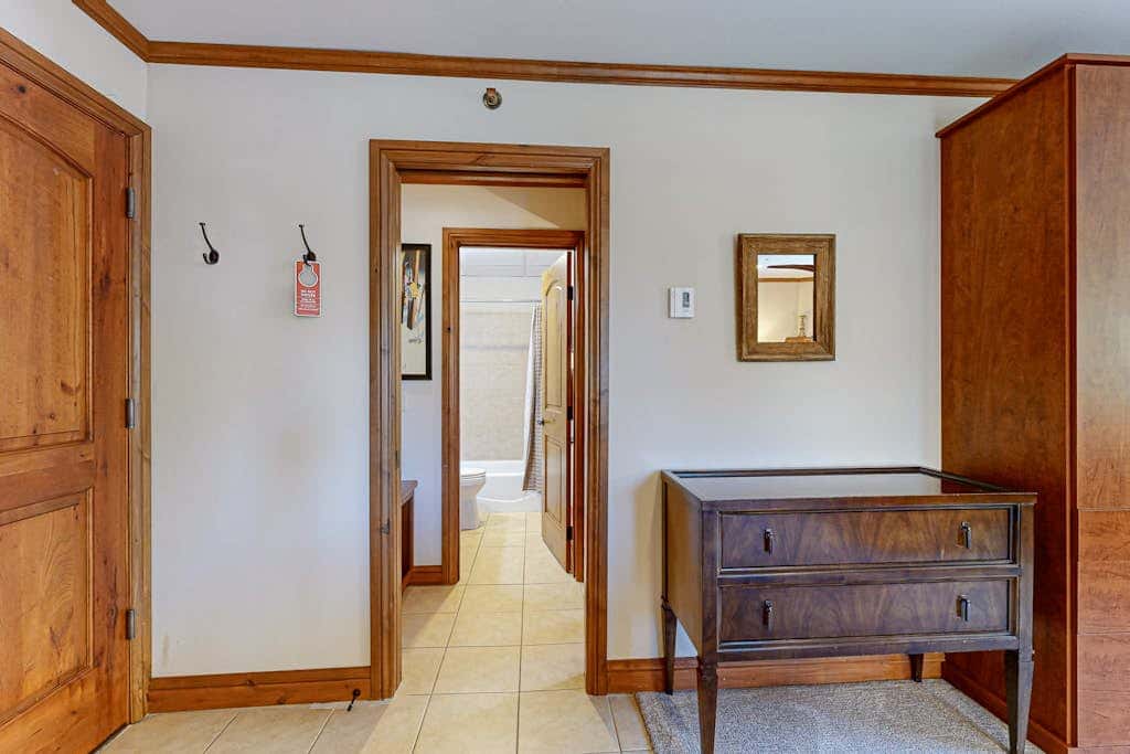 Lion Square Lodge South 374