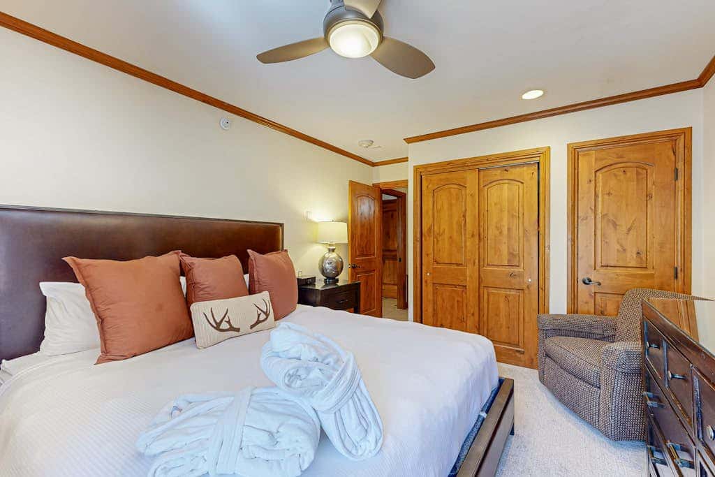 Lion Square Lodge South 374