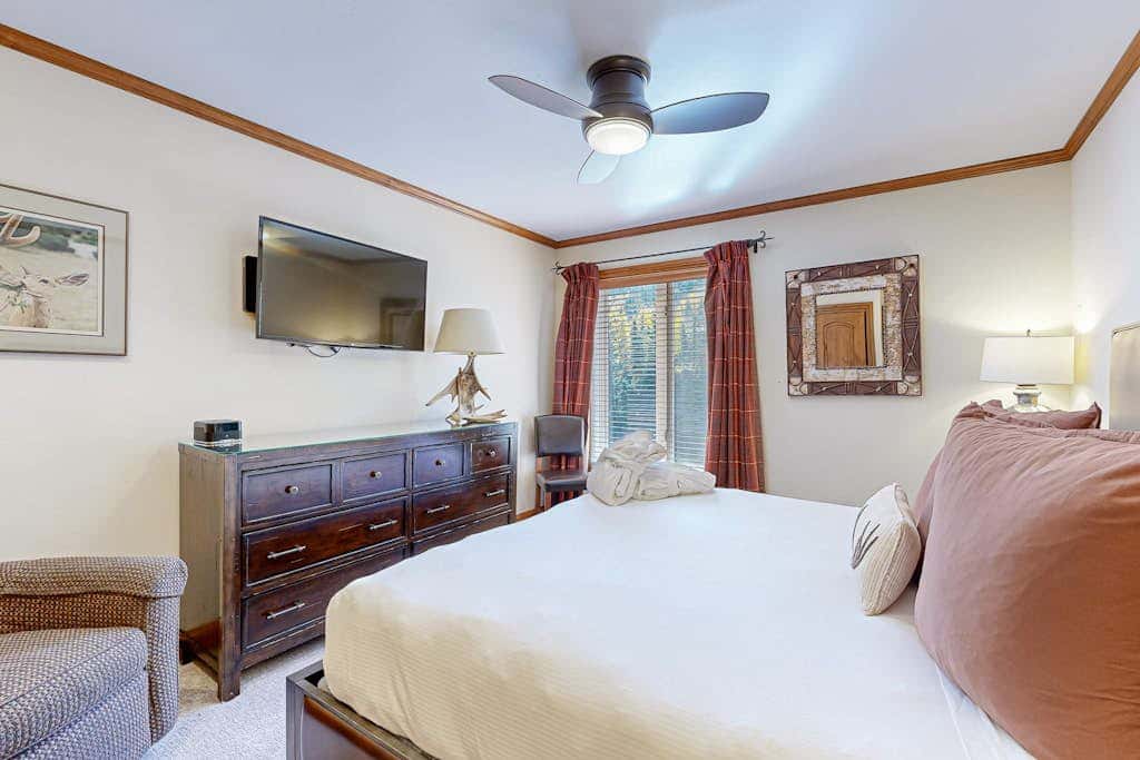 Lion Square Lodge South 374