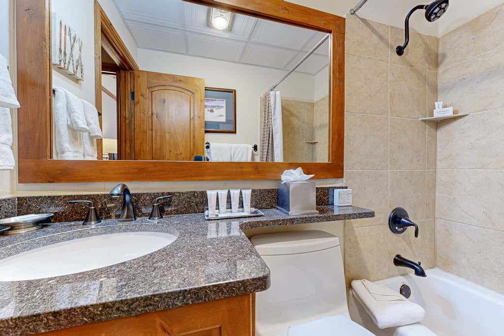 Lion Square Lodge South 374